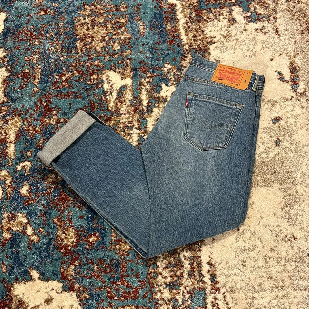 NWOT Men’s LEVI’S 501 Original Jeans In Medium Indigo, Size 30x32